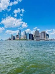 Obraz premium NEW YORK - June 4, 2022: downtown Manhattan skyline across the river on a sunny day