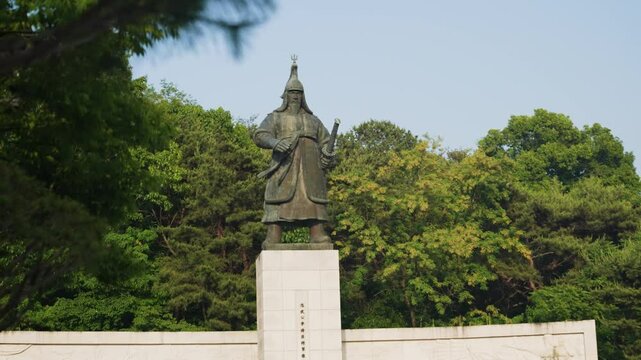 Statues of Admiral Yi Sun-shin in the Park
