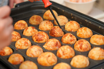 たこ焼きを焼く