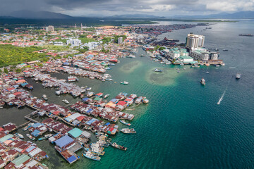 Obraz premium Aerial drone view of commercial pier and fisherman village at Semporna, a city on east coast of Sabah in Malaysia, Tawau District, Borneo island