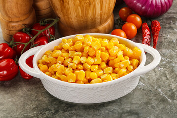 Sweet canned ripe corn grain
