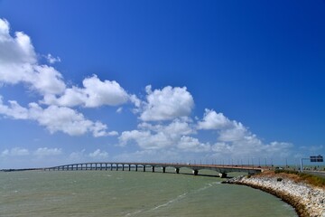 Fototapeta premium Île de Ré Bridge to the island of Re, France / レ島に繋ぐる橋 フランス