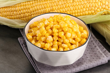 Canned sweet young corn grain