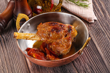Baked lamb shank with vegetables