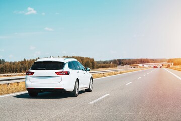 Wagon car cruising down an empty highway © AlexGo
