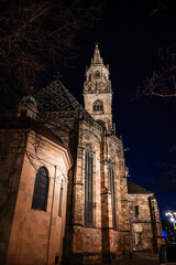 Bolzano between dusk and night. Christmas atmospheres among the historic buildings. Advent.
