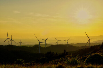 風車　エコエネルギー　夕日　夕焼け