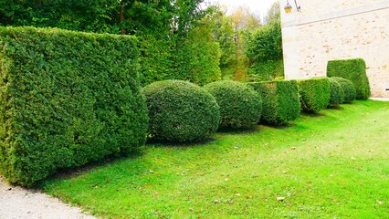 Jardin en automne du château de la Motte Tilly du XVIIIe siècle style Louis XV dans l'Aube, région Grand Est france, europe