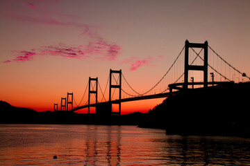 しまなみ海道・来島海峡第一大橋・夕暮れ（愛媛県・今治市）