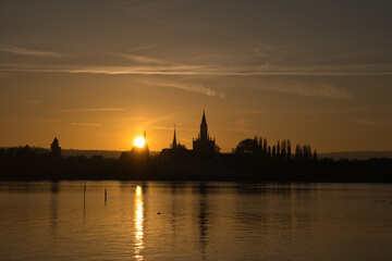 Sonnenuntergang über Konstanz am Bodensee