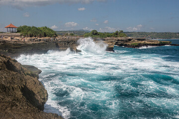 Wyspa Nusa Lembongan - Bali - widok na plażę Devil's Tears