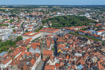 Fototapeta premium Luftaufnahme der Stadt Ansbach an der Fränkischen Rezat im Sommer