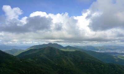 Naklejka premium clouds over the mountains