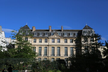 Fototapeta premium Façade arrière de l'Hôtel Salé à Paris dans le Marais