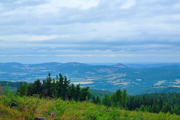 Expansive Mountain Valley View Under Cloudy Sky for Tranquil Nature Retreat Theme