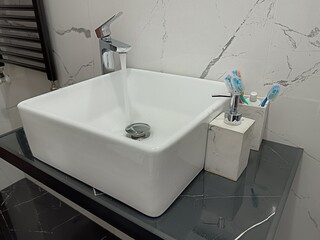 White luxury sink