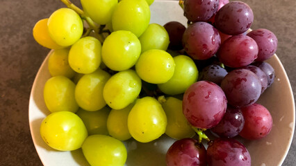 瑞々しい巨峰とシャインマスカット