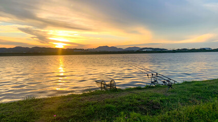夕暮れの遠賀川での釣り風景
