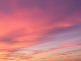 Fototapeta premium Colorful sky transitioning from warm oranges and pinks to cool blues and purples, creating a stunning gradient over the horizon, colorful