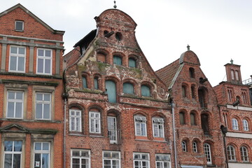 Obraz premium Blick in die Altstadt von Lüneburg in Niedersachsen