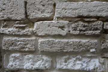 Mur en pierre blanche et calcaire 