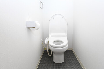 住宅の洋式トイレ（ウォシュレット付き）のイメージ