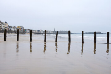 Plage de Saint-Malo et brise-lames