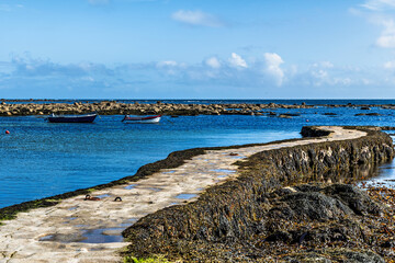 Obraz premium Path in the Bay of Penmarch in Brittany, France, on a sunny day with blue sky