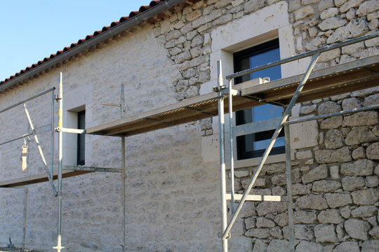 Chantier r&eacute;novation joints en pierre, avant et apr&egrave;s