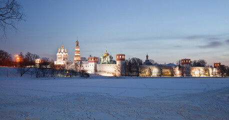 Obraz premium Panorama of the Novodevichy Convent on a winter evening. Moscow, Russia