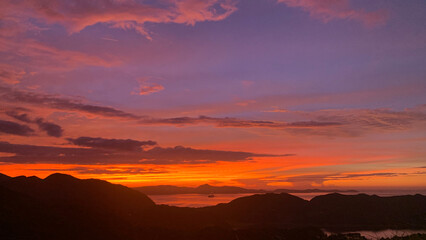 Obraz premium 夕焼けに染まる川内峠ドライブ