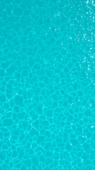 Obraz premium ripples reflections on turquoise water