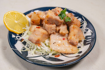 豚バラ味付け肉のソテー