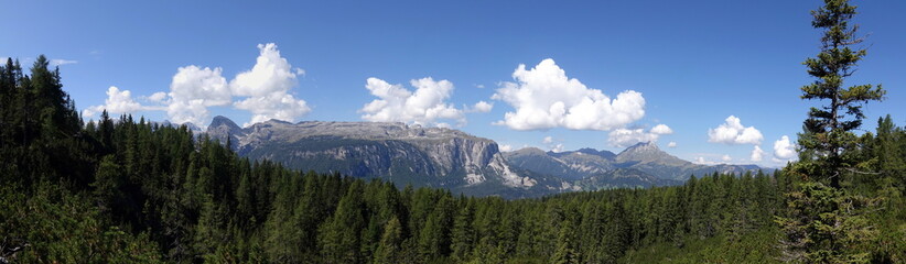 Gadertal mit Puezgruppe