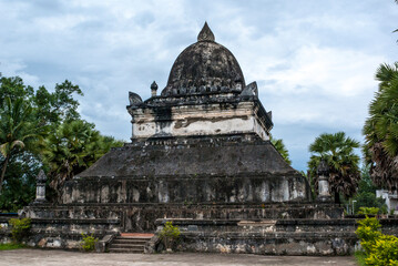 Fototapeta premium Exterior of the oldest Buddhist temple Wat Visunnarat in Luang Prabang, Laos, Asia
