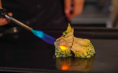 fotos de chef y sis preparacines en la cocina