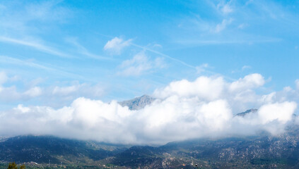 Obraz premium Cumulus Congestus Clouds against blue sky over the montain