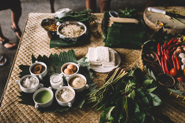 Traditionelle indonesische Küche mit exotischen Zutaten und Speisen