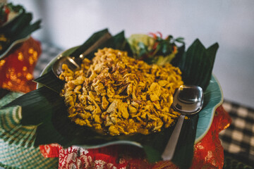 Traditionelle indonesische Küche mit exotischen Zutaten und Speisen