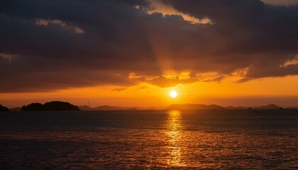 Obraz premium A big sun rises under the dark sky