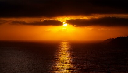Obraz premium A big sun rises under the dark sky