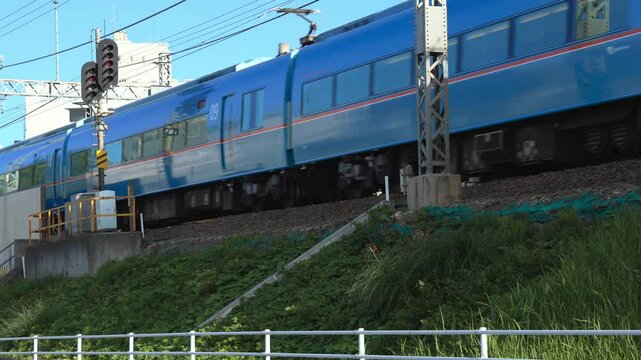 大和駅に到着前の特急モーニングウェイ