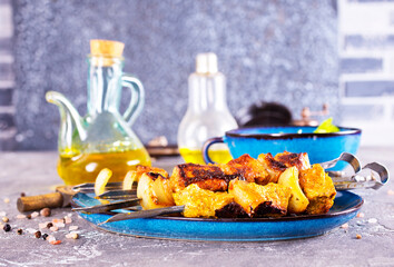 Chicken skewers with spice and salt
