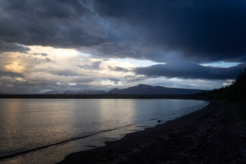 Obraz premium Beautiful landscape view of the Brooks area in Katmai National Park in Alaska. 