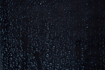 Obraz premium Lluvia plasmada en una ventana