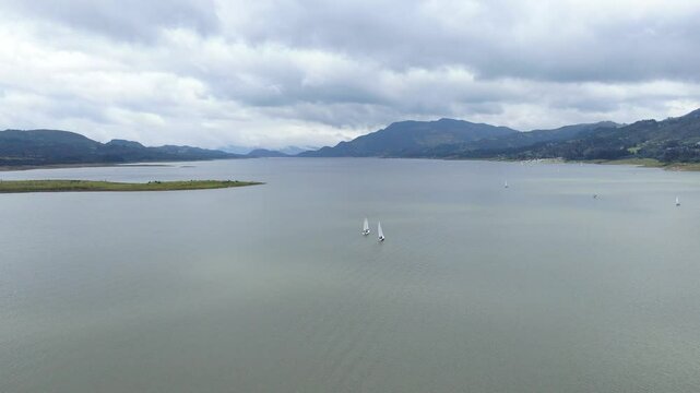 Sailboats tour over Tomine lagoon in Colombia