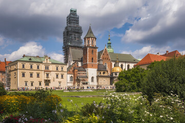 Obraz premium Summer at Krakow Castle's Historic Charm, Poland
