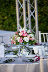 Elegant wedding table centerpiece with pink and white flowers