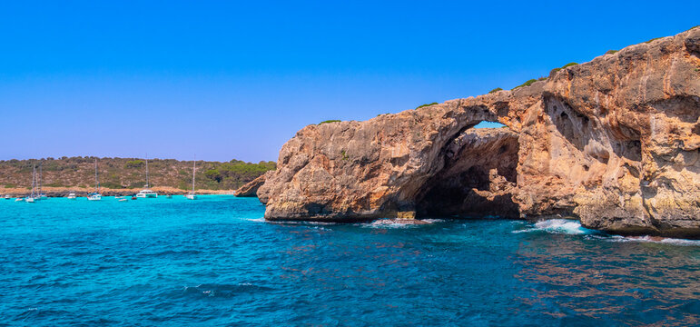 Cala Varques Natural Bridge, Manacor Sea Coast, Mediterranean Sea, Mallorca, Balearic Islands, Spain, Europe