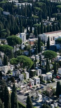 Il cimitero Verano di Roma, Italia.
Vista aerea con drone del cimitero monumentale del Verano, nella citt&agrave; di Roma..
